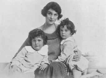 Freda Dudley Ward mit ihren Kindern, 1918